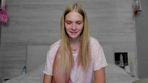 Snapshot of molly_hunt chatting on September 22, 3:30 am Molly Hunt online show from September 22, 3:30 am