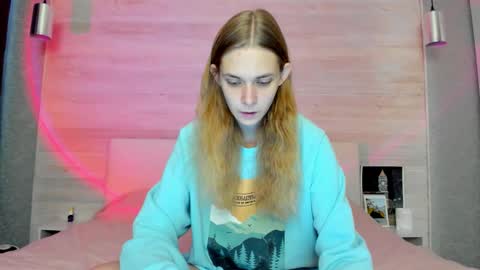 Snapshot of molly_hunt chatting on November 9, 4:00 am Molly Hunt online show from November 9, 4:00 am