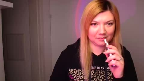 Snapshot of molly_moree chatting on January 8, 12:15 pm Molly online show from January 8, 12:15 pm