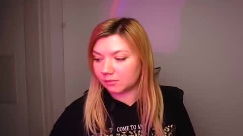 Snapshot of molly_moree chatting on January 8, 3:17 pm Molly online show from January 8, 3:17 pm