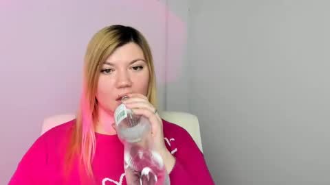 Snapshot of molly_moree chatting on February 5, 3:52 pm Molly online show from February 5, 3:52 pm