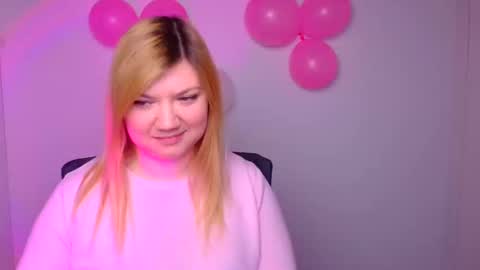 Snapshot of molly_moree chatting on February 12, 12:44 pm Molly online show from February 12, 12:44 pm