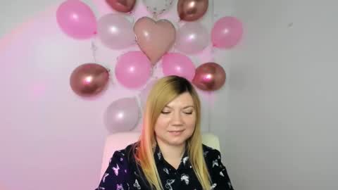 Snapshot of molly_moree chatting on February 12, 4:11 pm Molly online show from February 12, 4:11 pm