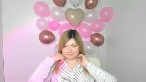 Snapshot of molly_moree chatting on February 20, 5:07 pm Molly online show from February 20, 5:07 pm