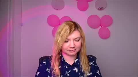 Snapshot of molly_moree chatting on February 26, 12:47 pm Molly online show from February 26, 12:47 pm