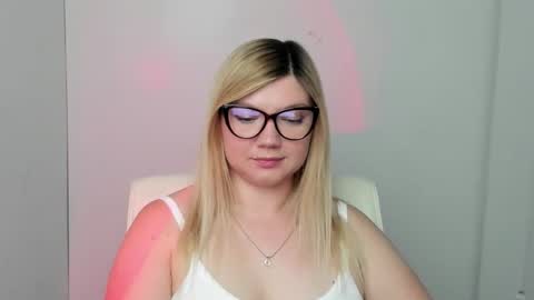 Snapshot of molly_moree chatting on September 14, 11:42 am Molly online show from September 14, 11:42 am