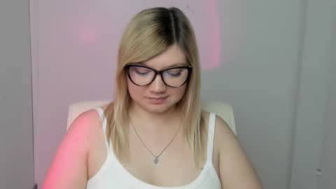 Snapshot of molly_moree chatting on September 29, 11:48 am Molly online show from September 29, 11:48 am