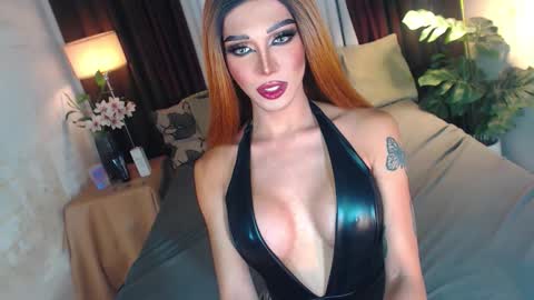 Snapshot of mollycummers chatting on October 27, 8:29 am Molly online show from October 27, 8:29 am