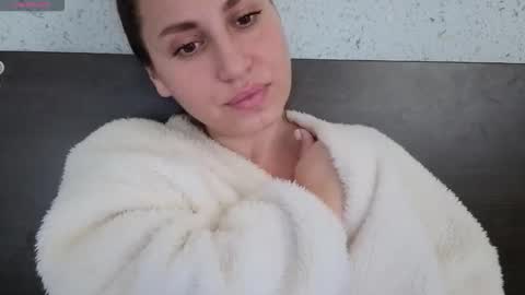 Snapshot of mollyforyou chatting on November 19, 10:37 am Nica follow me online show from November 19, 10:37 am