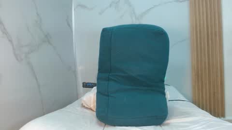  MOLLY  GUNSG online show from October 5, 6:06 pm