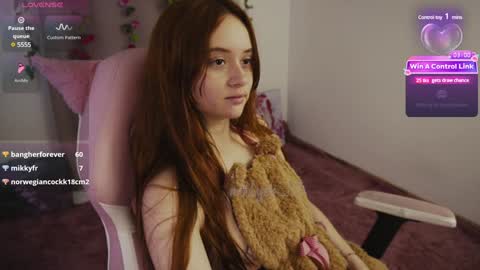 Snapshot of mollysb_05 chatting on December 10, 2:05 am mollysb_05 online show from December 10, 2:05 am