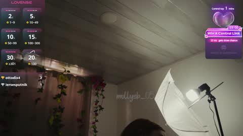 Snapshot of mollysb_05 chatting on December 10, 6:06 pm mollysb_05 online show from December 10, 6:06 pm