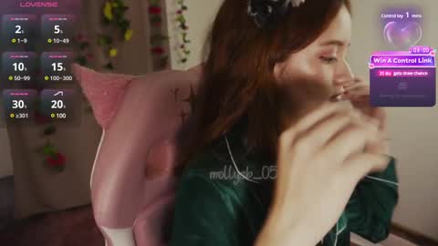 Snapshot of mollysb_05 chatting on February 13, 6:48 pm mollysb_05 online show from February 13, 6:48 pm