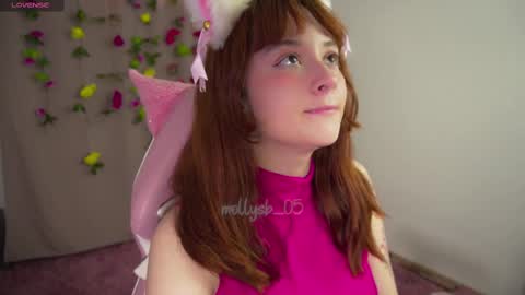 Snapshot of mollysb_05 chatting on October 3, 9:01 pm mollysb_05 online show from October 3, 9:01 pm