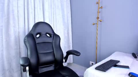 Snapshot of mollyybloom chatting on March 1, 4:54 pm Molly online show from March 1, 4:54 pm