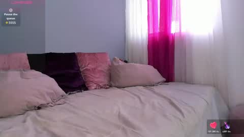 Snapshot of mollyybloom chatting on November 15, 4:14 pm Molly online show from November 15, 4:14 pm