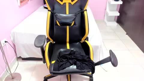 Snapshot of mommy_whore_slut chatting on December 28, 5:57 pm call me slut online show from December 28, 5:57 pm