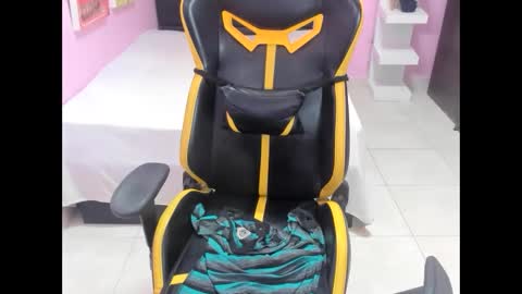 Snapshot of mommy_whore_slut chatting on February 15, 6:33 pm call me slut online show from February 15, 6:33 pm