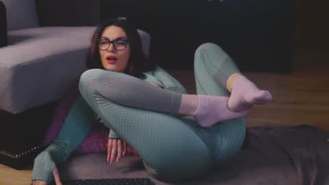 Snapshot of mona_lisss chatting on January 18, 6:21 pm Mona Lisss online show from January 18, 6:21 pm