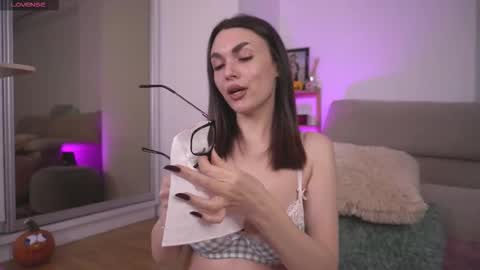 Snapshot of mona_lisss chatting on October 15, 11:10 am Mona Lisss online show from October 15, 11:10 am