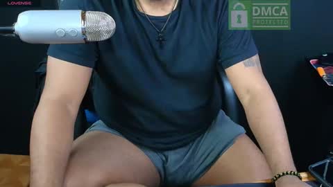 Snapshot of moneyshotxxx90 chatting on November 7, 4:45 am MoneyshotXXX online show from November 7, 4:45 am