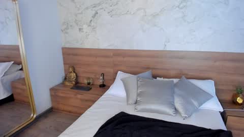 Snapshot of moniquemilff chatting on January 10, 7:54 pm Monique online show from January 10, 7:54 pm