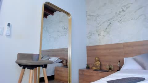 Snapshot of moniquemilff chatting on January 12, 5:33 pm Monique online show from January 12, 5:33 pm