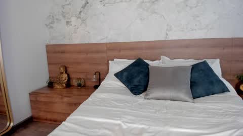 Snapshot of moniquemilff chatting on January 29, 7:11 pm Monique online show from January 29, 7:11 pm