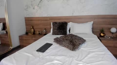 Snapshot of moniquemilff chatting on February 10, 8:31 pm Monique online show from February 10, 8:31 pm