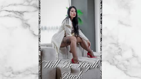 Snapshot of moniquemilff chatting on February 19, 8:10 pm Monique online show from February 19, 8:10 pm