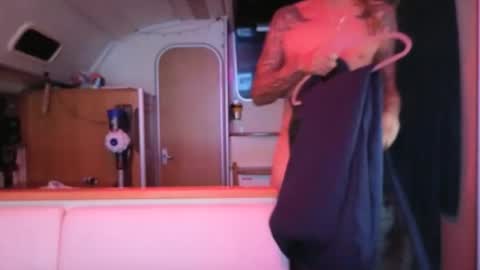 Snapshot of monkandmia chatting on December 5, 4:54 am Monk and Mia online show from December 5, 4:54 am