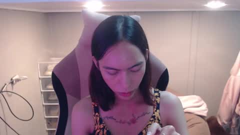 ELYSE A SIMPLE GIRL online show from January 10, 12:15 pm