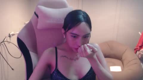 ELYSE A SIMPLE GIRL online show from January 23, 1:24 pm