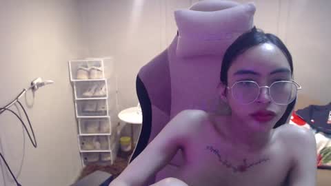 ELYSE A SIMPLE GIRL online show from February 4, 11:16 am