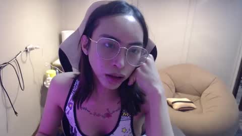 ELYSE A SIMPLE GIRL online show from February 28, 3:37 pm