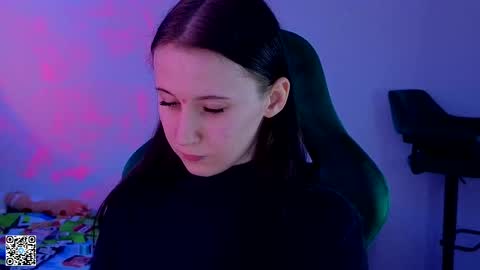 Lola online show from March 12, 2:56 pm