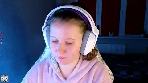 Lola online show from September 29, 4:01 pm