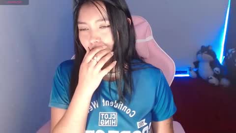 Snapshot of moonbella_bell chatting on December 7, 9:44 pm bell online show from December 7, 9:44 pm