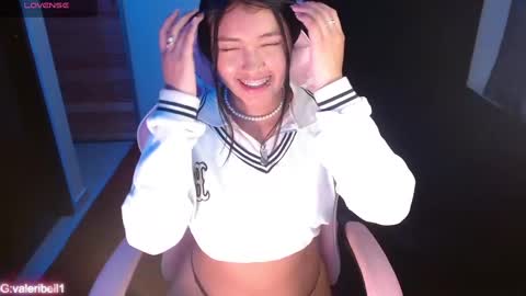 Snapshot of moonbella_bell chatting on December 21, 5:03 am bell online show from December 21, 5:03 am