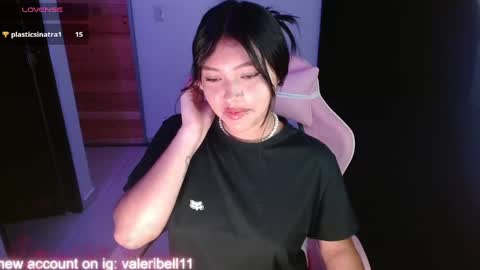 Snapshot of moonbella_bell chatting on January 11, 3:34 am bell online show from January 11, 3:34 am