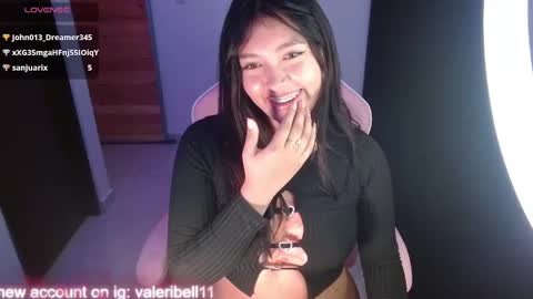 Snapshot of moonbella_bell chatting on January 22, 7:14 am bell online show from January 22, 7:14 am