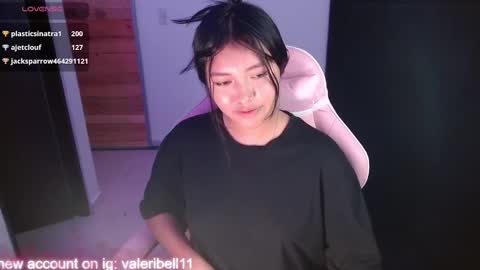 Snapshot of moonbella_bell chatting on January 25, 8:42 am bell online show from January 25, 8:42 am