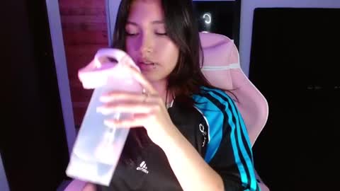 Snapshot of moonbella_bell chatting on February 18, 9:54 am bell online show from February 18, 9:54 am