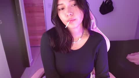 Snapshot of moonbella_bell chatting on September 24, 6:06 am bell online show from September 24, 6:06 am