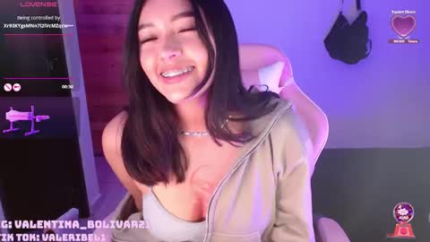 Snapshot of moonbella_bell chatting on October 10, 5:50 am bell online show from October 10, 5:50 am