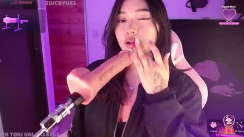 Snapshot of moonbella_bell chatting on November 12, 6:14 am bell online show from November 12, 6:14 am