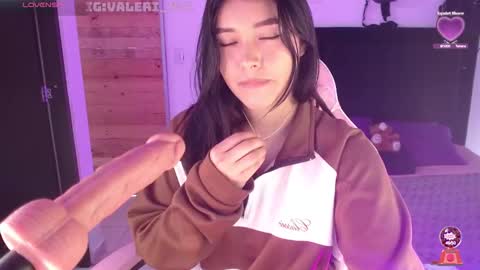 Snapshot of moonbella_bell chatting on December 3, 2:37 pm bell online show from December 3, 2:37 pm