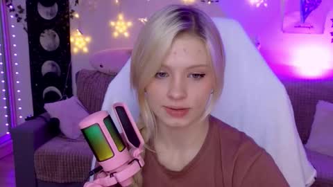 Snapshot of moonlight_mia chatting on October 14, 5:25 pm Mia online show from October 14, 5:25 pm