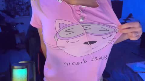 Snapshot of moonlight_mia chatting on October 18, 9:37 pm Mia online show from October 18, 9:37 pm