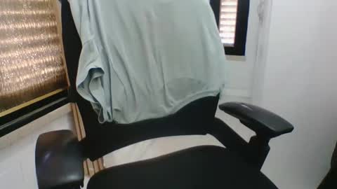 moonnighthugecock online show from October 6, 10:12 am